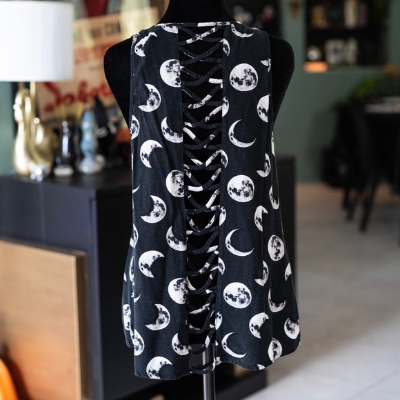 Hottopic Moon Tank - Picture 3 of 5